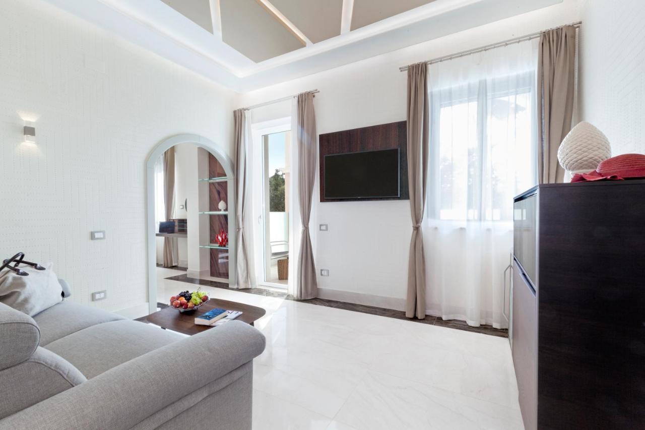 - Dreams Villa *