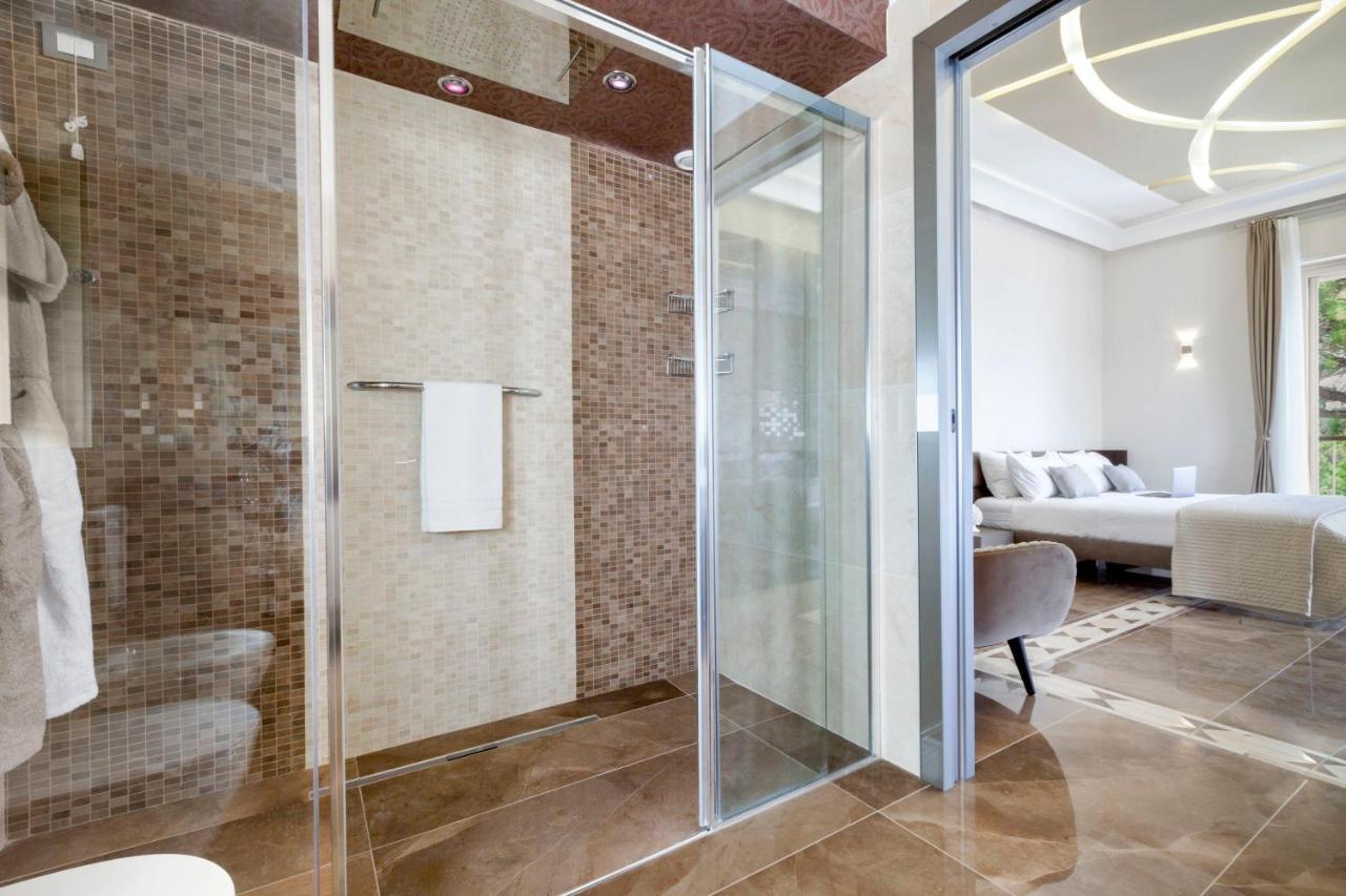 - Dreams Villa Sorrento